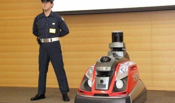 Robot-X - робот заботящийся о вашей безопасности (видео)