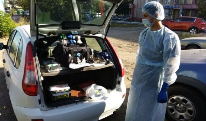 Фельдшер из Челябинска еженедельно ездит на теплотрассы, чтобы лечить бездомных (6 фото)