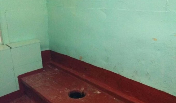 Сила прогресса: Глава Миасса показал, как преобразился школьный туалет после ремонта (2 фото)