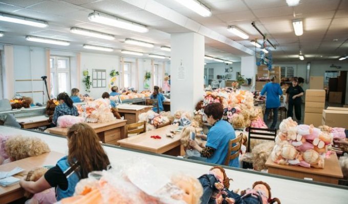 Фотоотчет с посещения фабрики детских игрушек (32 фото)