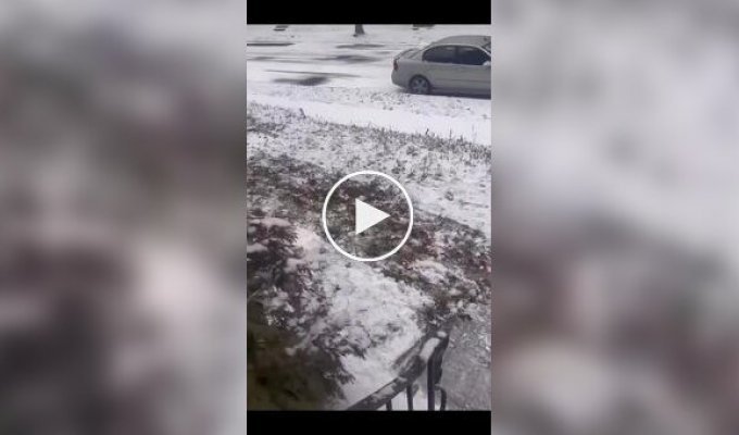 Подросток перестарался с уборкой снега