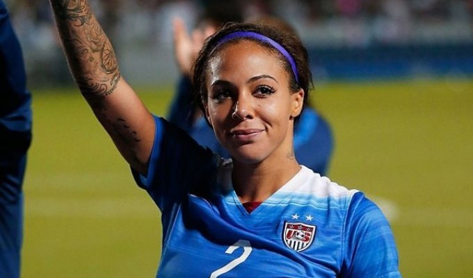 The most beautiful athlete in 2022 - soccer player Sydney Leroux (5 photos)