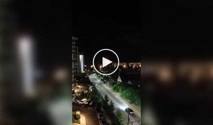 Дроны атаковали Краснодарский край попадание по нефтебазе возле аэропорта Сочи