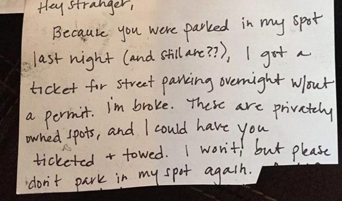 Женщина оставила записку владельцу машины, укравшему её парковочное место, и получила неожиданный ответ (2 фото)