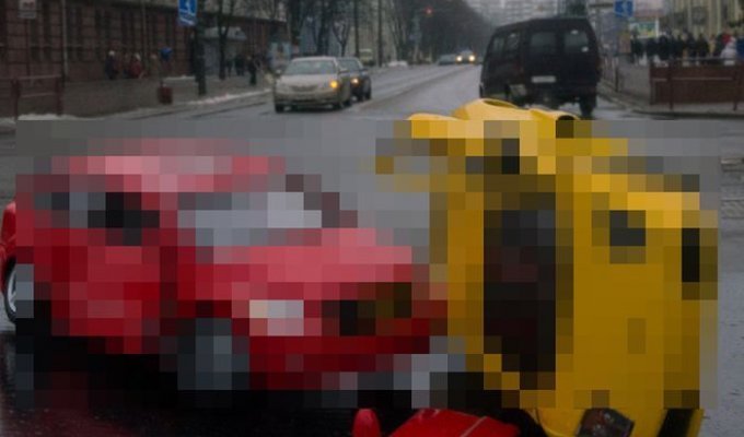 В центре Минска разбили Lamborghini Murcielago (4 фото)