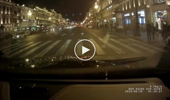В центре Петербурга стритрейсер насмерть сбил женщину (мат)