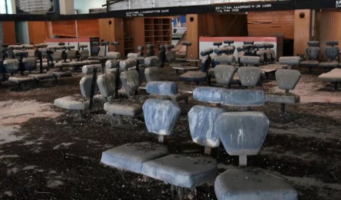 Полвека забвения аэропорта Никосии (17 фото + 1 видео)