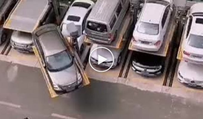 Пока вы ругаетесь с соседом за парковочное место, в Китае уже водители отдыхают у себя дома