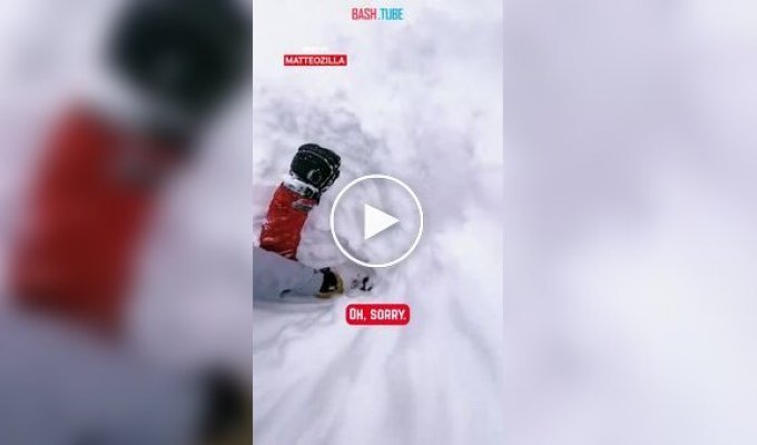 Лыжник заметил торчащую из снега руку и спас человека