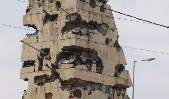 Танковый монумент «Надежда на мир» в Бейруте (12 фото)