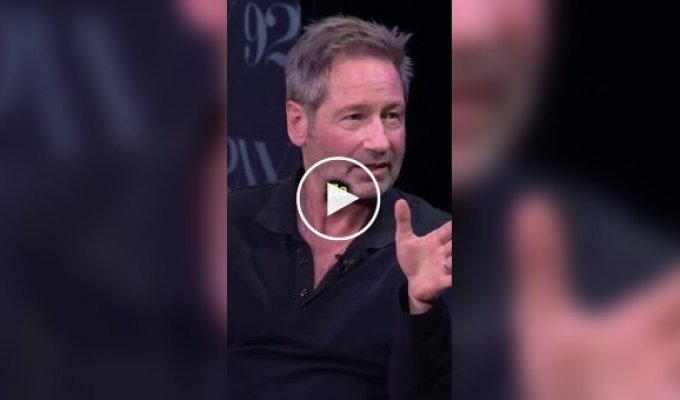 Как Дэвид Духовны впервые встретил Чарли Шина