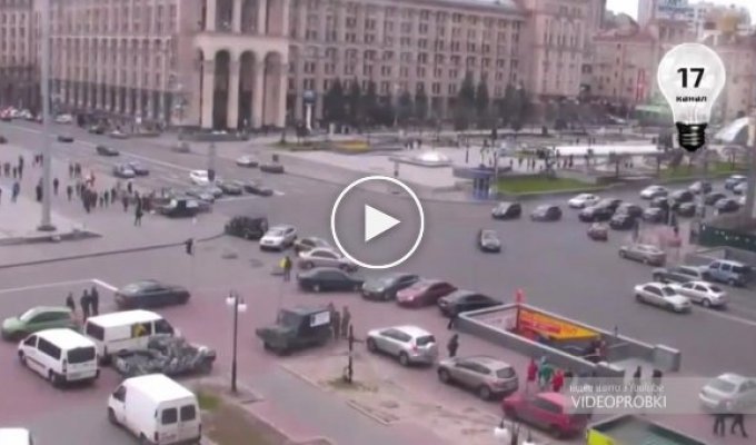 В Киеве бойцы батальона «Азов» врезались в бронированное BMW Алексея Порошенко (3 фото + видео)