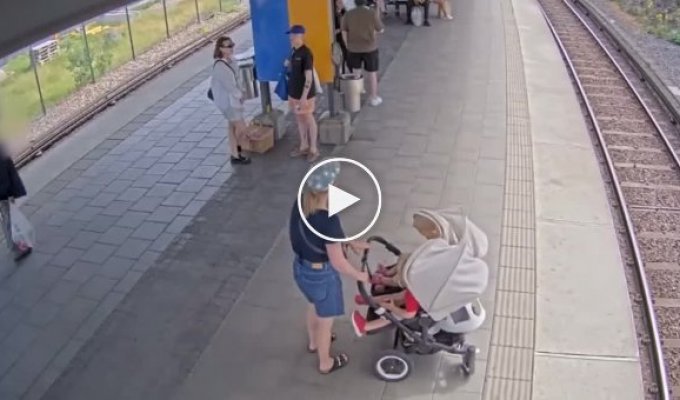 В Швеции сумасшедшая женщина столкнула мужчину под поезд