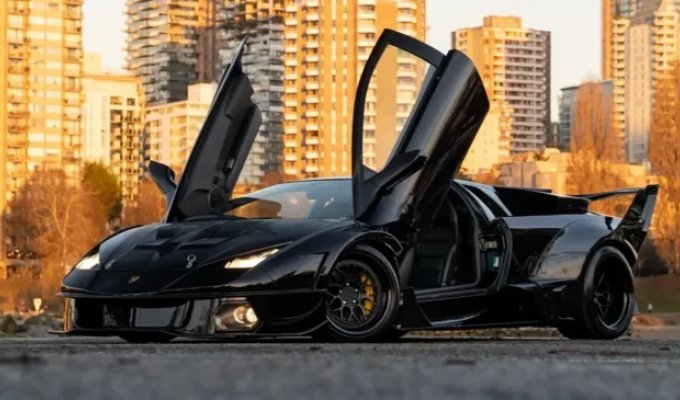 За старый Lamborghini заплатили почти как за новый (12 фото)