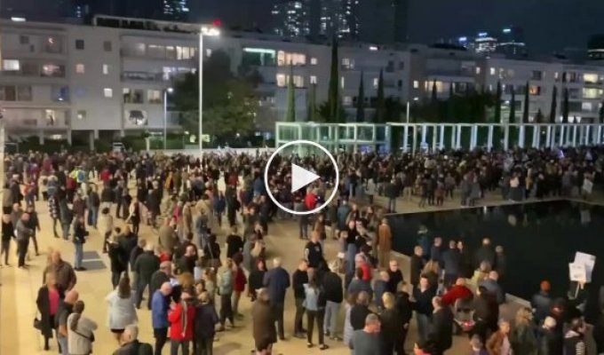 В Тель-Авиве на акцию протеста вышли 10 тысяч человек