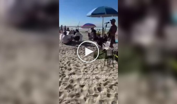 В США удаленщики устроили офис прямо на пляже