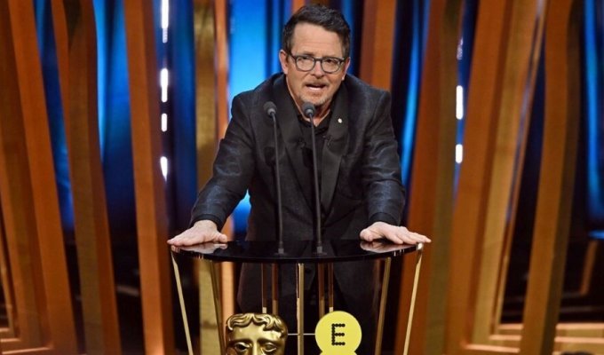 Michael J Fox received a standing ovation at the BAFTA awards ceremony (6 photos + 1 video)