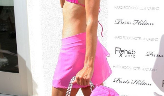Paris Hilton в розовом (10 фотографий)