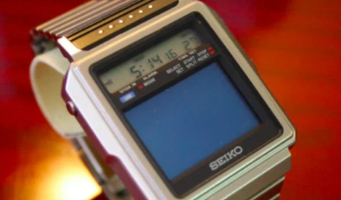 The very first smart watch. Do you know how many pages were in the instructions for them? (5 photos)