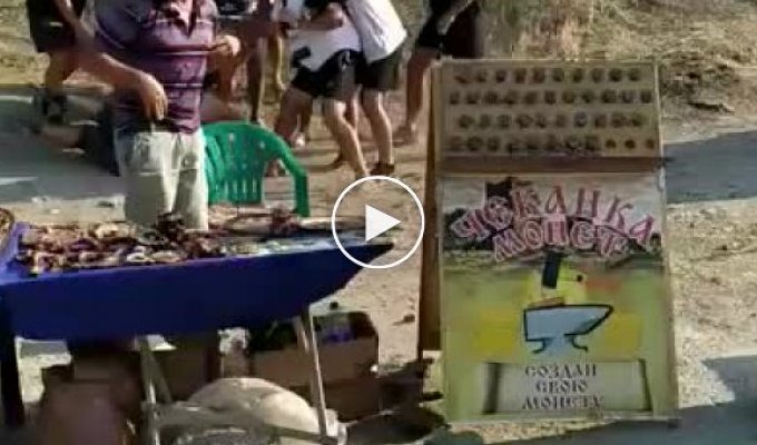 В Судаке избили туристов за отказ платить за фотографии с орлом