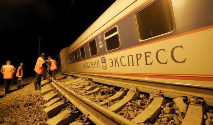 Крушение поезда Невский Экспресс (5 фото)