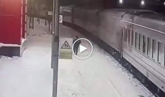 В России приехал в отпуск с войны, набухался и упал под поезд