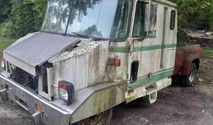 «Доджефорд»: на интернет-барахолке выставили на продажу очень странный грузовик (8 фото)