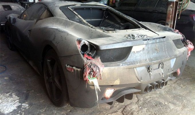 В США сгорел автовоз с суперкарами (7 фото)