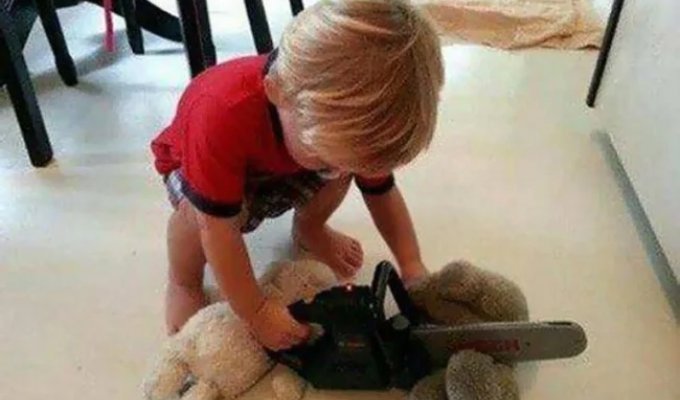 Kids Are Absolute Masters at Doing Weird Stuff (30 Photos)