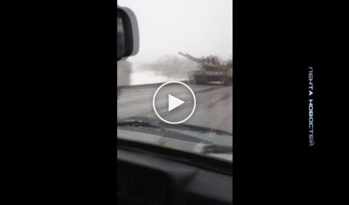 Колона танков РФ движется в Украину (20 января 2015)