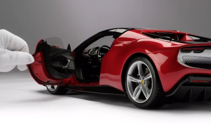 Scale model Ferrari 296 GTS was estimated at 16 thousand dollars (3 photos)