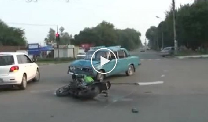 Водитель ВАЗ 2106 не уступил дорогу мотоциклисту
