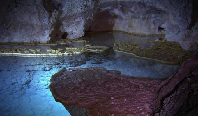 Неземные красоты пещеры Лечугия (26 фото)