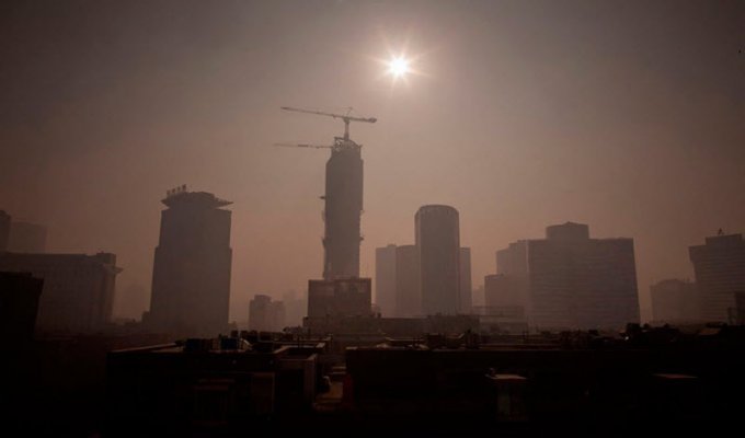 Пекин окутал ядовитый смог (14 фото)