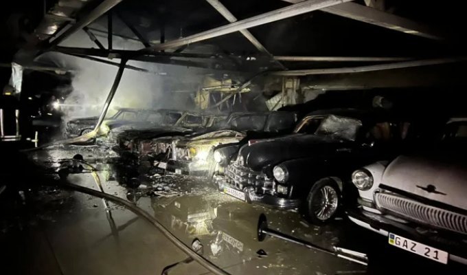 36 rare cars damaged: Russian drone destroyed auto museum in Mezhyhirya (4 photos)