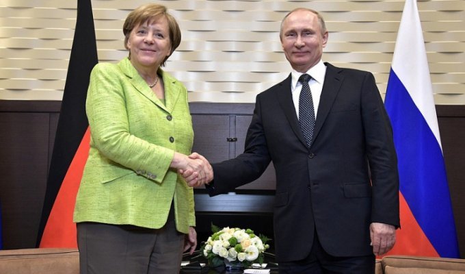 Почему встреча Меркель и Путина напоминала беседу инопланетян