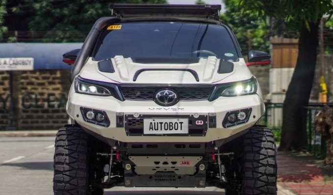 Filipino masters prepared Toyota Fortuner for extreme off-road (12 photos)