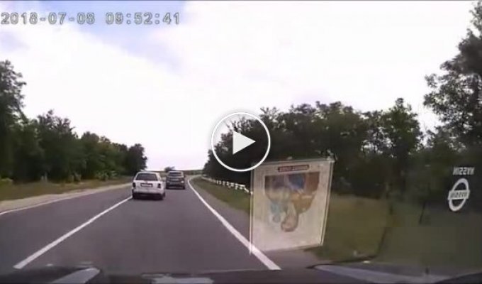 Два автомобиля столкнулись в Молдове
