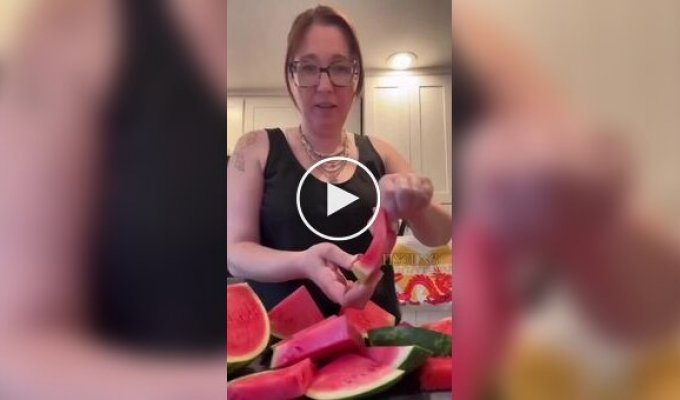 Shoppers in the US noticed a strange feature of fruit.