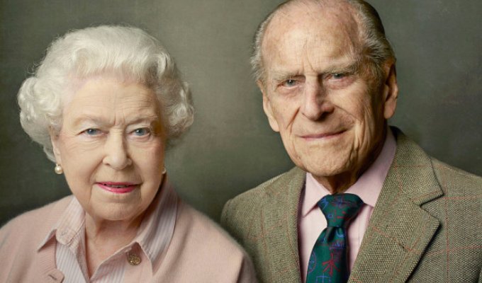 Английская королева Елизавета II и герцог Эдинбургский отметили 69-ю годовщину свадьбы (9 фото)