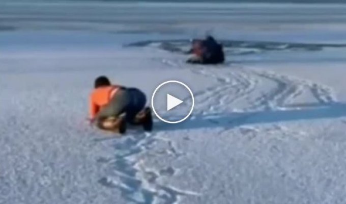 В Иркутске 10-летний мальчик вместе с другом провалился под лед, но смог выбраться и спасти приятеля