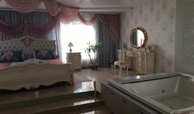 Обыск в доме чиновницы мэрии Новосибирска Натальи Малиновской (7 фото + видео)