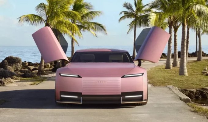 Jaguar уволил дизайнера, создавшего странный концепт Type 00 (3 фото)