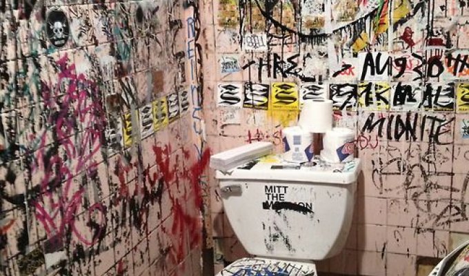 Общественные туалеты Нью Йорка не сильно отличаются от наших (60 фото)