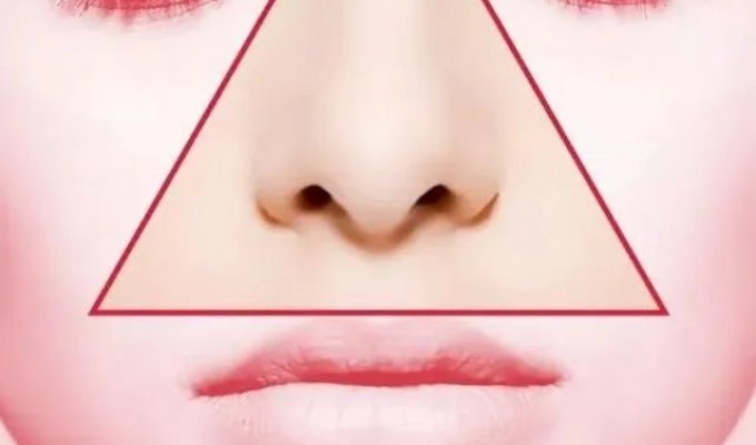 A girl's face twisted from squeezing a pimple (4 photos)