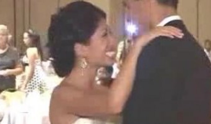 Забавные танцы жениха и невесты