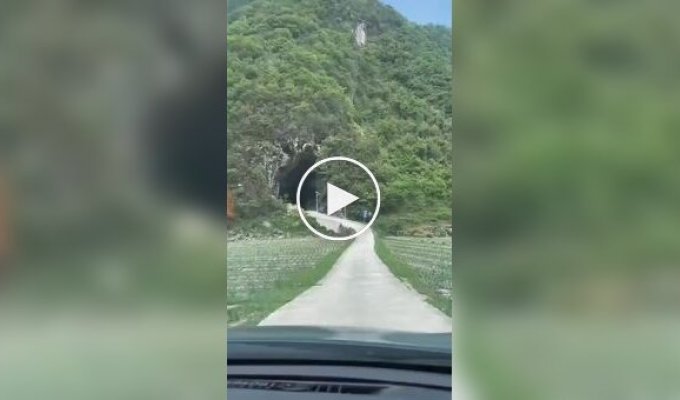 А не страшно ехать внутри горы