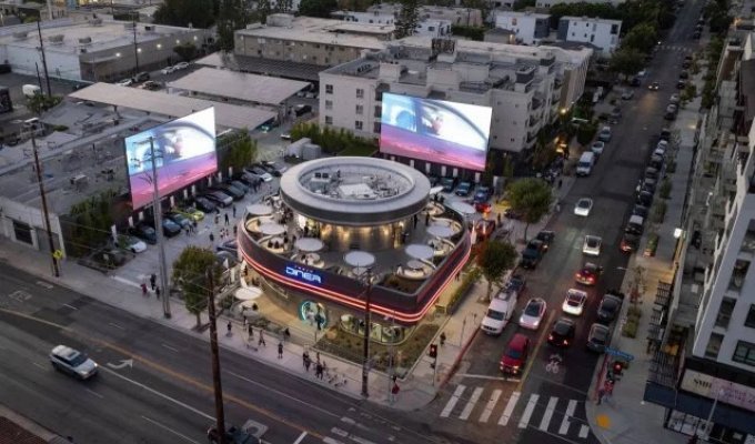В Лос-Анджелесе открылся Tesla Diner от Илона Маска (9 фото + видео)