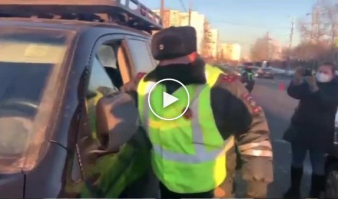 В Москве задержали водителя на «Крузаке», который не оплатил 2000 штрафов
