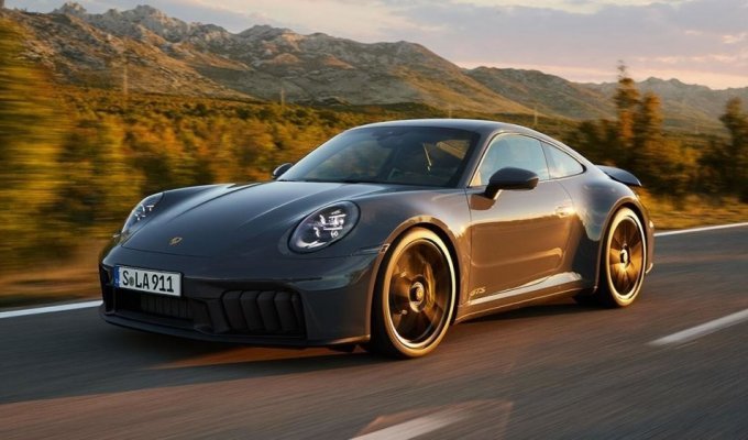 Porsche 911 стал гибридом (18 фото)